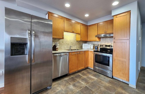 Newport Condo | Historic Bayfront! Stellar Bridge & Bay Views! Bay Dreaming