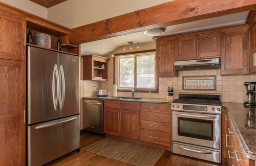 South Haven House | Historic Beach House 2 Blocks to Beach/Downtown w/Pool, Firepit, 7 BRs