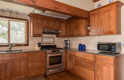 South Haven House | Historic Beach House 2 Blocks to Beach/Downtown w/Pool, Firepit, 7 BRs
