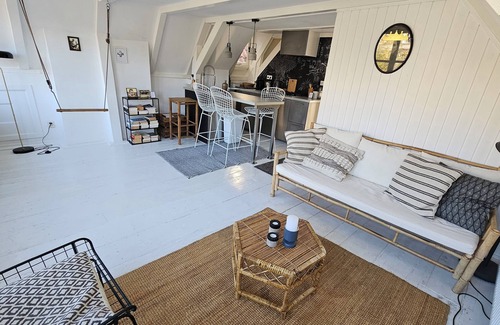 Grachtengordel-West Bed & Breakfast | Historic Canal house from 1618/Ecolicious design joyjoyjoy top floor/Canal view
