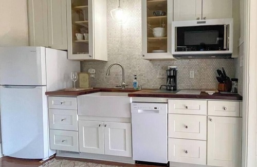 Delafield Apartment | Historic Downtown Luxury-Lake-Coffee-Spa like BA