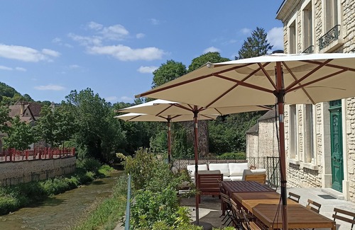 Montbard House | Historic house of character overlooking the river