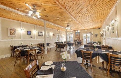 Cedar Key Apartment | Historic Island Hotel
