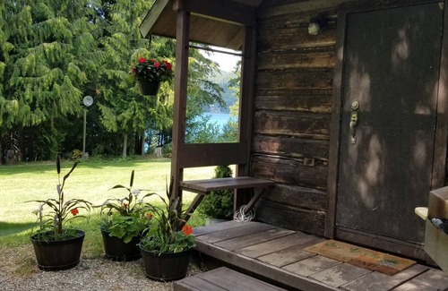 Blind Bay Cabin | Historic Log Cabin & with RV space at White Lake with optional lakeside sauna