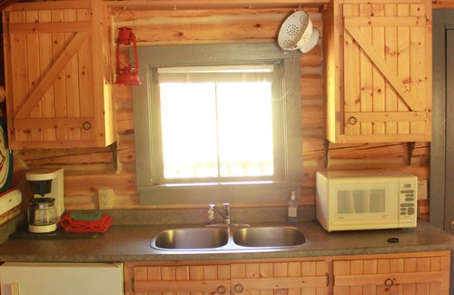 Clinton Cabin | Historic LogCabin on Working Ranch,peaceful&surrounded by nature,2km to LoonLake