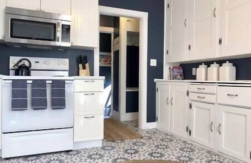 South Haven House | Historic Maple Beach Cottage