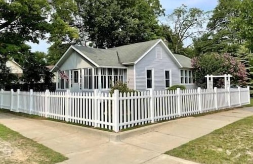 South Haven House | Historic Maple Beach Cottage