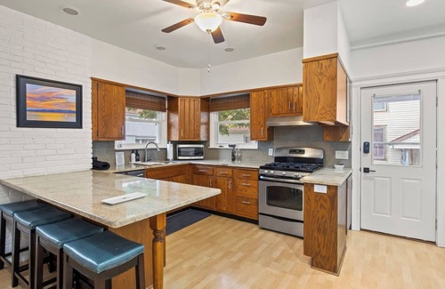 Geneva House | Historic/Modern | .5 Mi Geneva and Seneca Lake