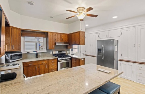 Geneva House | Historic/Modern | .5 Mi Geneva and Seneca Lake