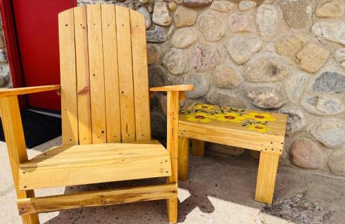 Cleveland Hostel | Historic Mora Inn & RV Park