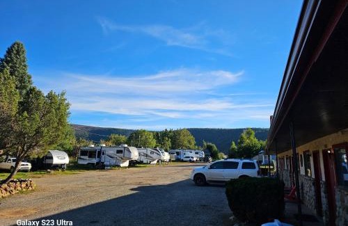 Cleveland Hostel | Historic Mora Inn & RV Park