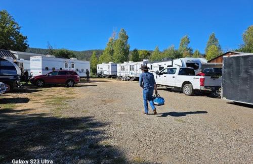 Cleveland Hostel | Historic Mora Inn & RV Park