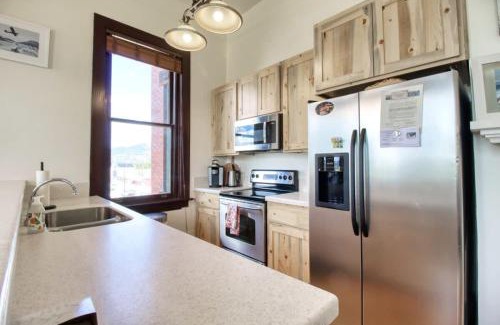 Leadville Apartment | Historic Mountain Loft with GREAT Views