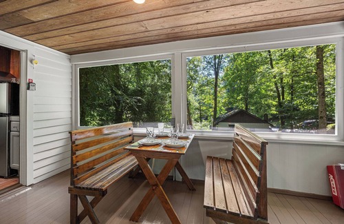 Gatlinburg - Pigeon Forge Cottage | Historic Park Cottage #4 Let’s Go Back In Time