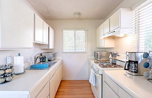Blenman-Elm Cottage | Historic Retro Modern Guesthouse + 1BA Tucson Retreat - Low Summer Rates! 🏡