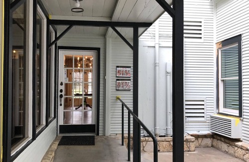 Glen Rose Apartment | Historic Riverside Inn Breakfast + Tavern