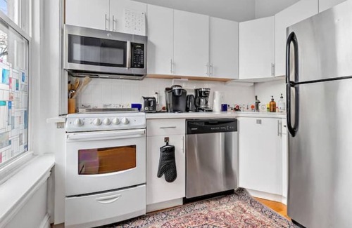 Ward Two Condo | Historic Somerville Cambridge 1 Bed, Inman Square