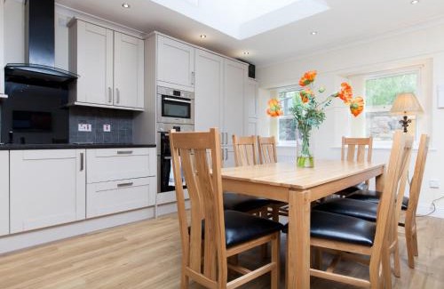 Duddingston Apartment | Historic Stone Built 4BR Cottage for 8 W/Parking