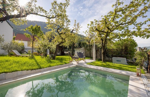 Mitterarnsdorf Cottage | Historic winegrower's house in the Wachau wine region on the Danube with pool & sauna