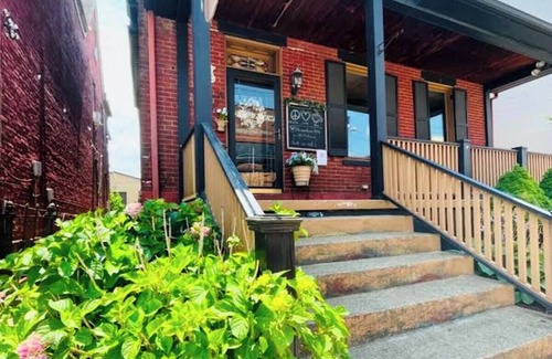 Uniontown Apartment | Historically Charming 2 bedroom Apartment in the heart of Uniontown