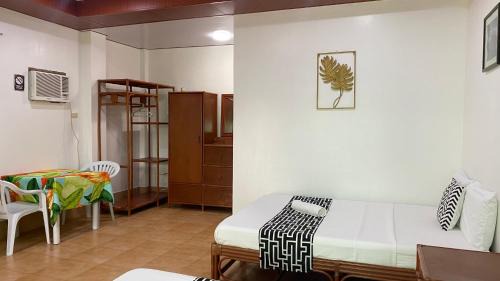 Daanbantayan House | HMC Guesthouse - Malapascua Island Air-conditioned Room #2