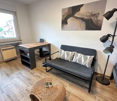 Sindelfingen Apartment | HMS16 - 1 Zimmer ApartmentI I max 2 Personen I ab 5 Nächte I S-Bahn I Mercedes Benz I Balkon I Küche I Bad