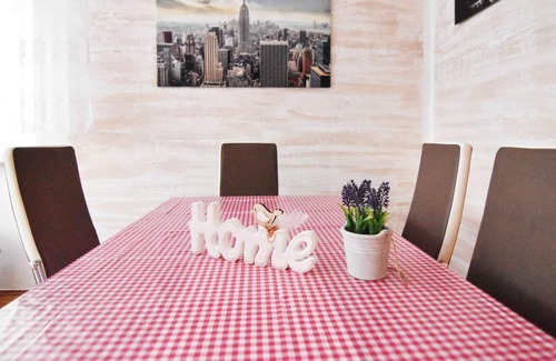 Porz Apartment | HÖ01 large apartment with dryer and washing machine