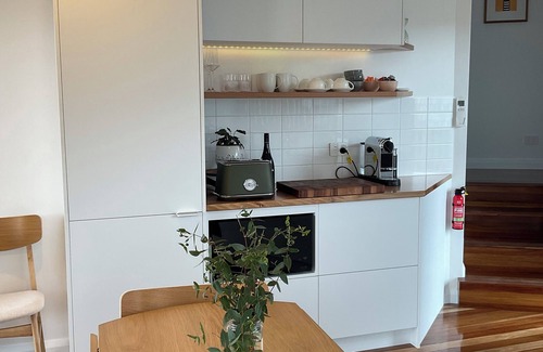 Rosny Apartment | Hobart views, privacy, 6 minute drive to CBD