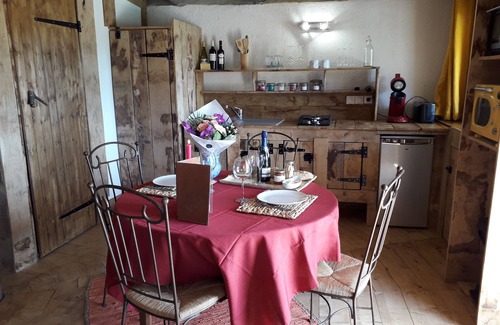 Villarzel-du-Razes Cabin | Hobbit house with private spa and swimming pool, unusual & nature near Carcassonne
