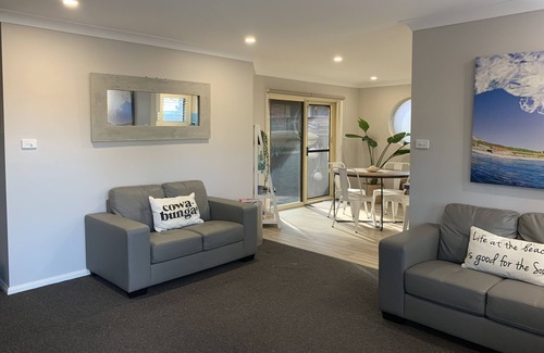 Merewether House | Hoggy's @ Merewether Beach - Close to Everything