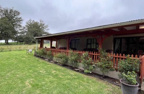 Nkonkobe Apartment | Hogsback Misty Oaks Cottage