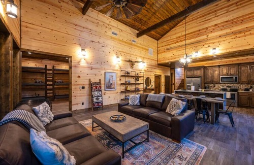 Broken Bow Cabin | Hold Your Horses by Modern Luxury Retreats