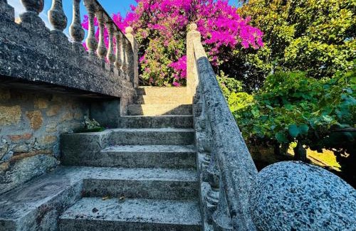 Sabaris Apartment | Holibai, Miña Xoia, Villa con historia y jardín exquisito en Galicia