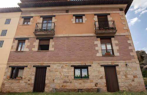 Pinilla de los Barruecos House | Holiday Home 'Chanin 1 - 2' with Private Garden, Balcony and Wi-Fi
