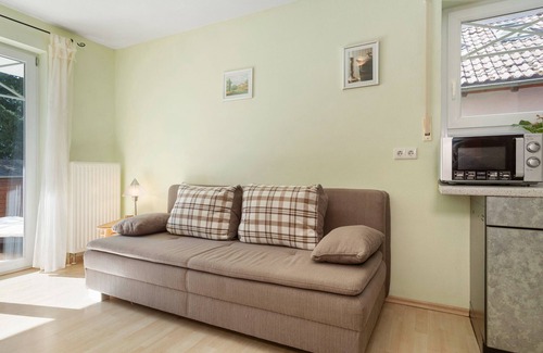 Unteruhldingen Apartment | Holiday Apartment 'Jacqueline' with Private Terrace, Shared Garden and Wi-Fi