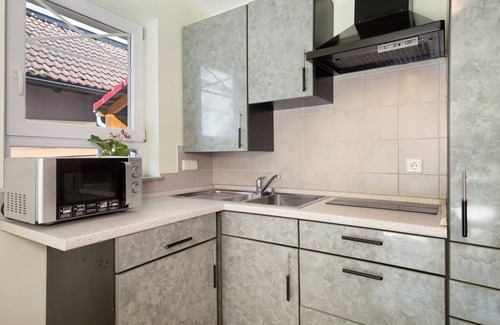 Unteruhldingen Apartment | Holiday Apartment 'Jacqueline' with Private Terrace, Shared Garden and Wi-Fi
