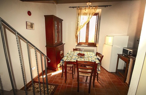 Poggio San Giovanni Apartment | Holiday apartment in the mountains and lake in a period house in the medieval village I Cardi