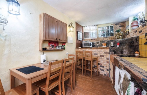 El Guincho House | Holiday Apartment "Casa Amparo" with Terrace, Ocean View, Whirlpool & Wi-Fi