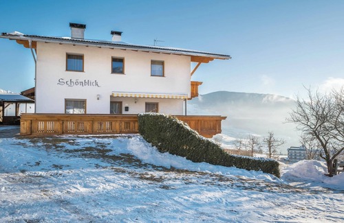 Spinga Apartment | Holiday Apartment “Dolomitenblick” with Mountain Views, Wi-Fi, Terrace & Garden