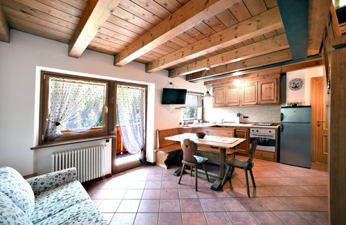 Villanova Apartment | Holiday Apartment "Nica Home Sorapis" with Mountain View, Shared Garden & Wi-Fi