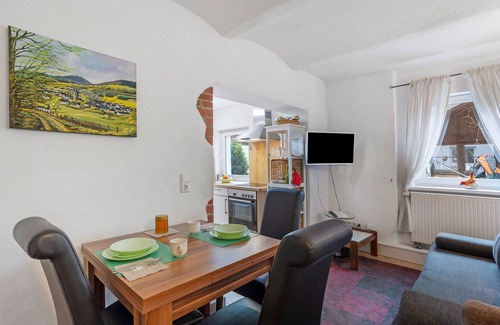 Saalhausen Apartment | Holiday Apartment '1, 45sqm' with Shared Garden and Wi-Fi