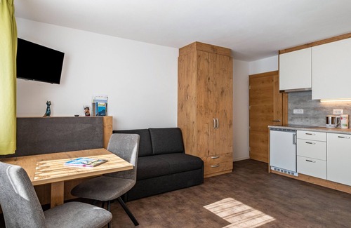 Chifa Apartment | Holiday Apartment 'Alpennest' with Mountain View, Shared Garden and Wi-Fi