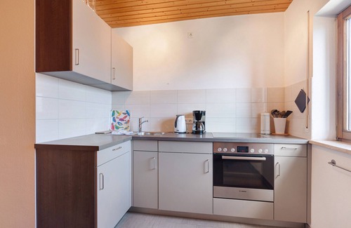 Iznang Apartment | Holiday Apartment Ausguck Without Balcony with Lake View, Shared Terrace and Wi-Fi