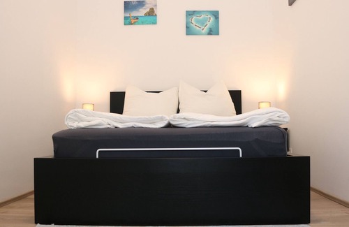 Neulerchenfeld Apartment | Holiday Apartment "Big and New - Near Centre" with Wi-Fi