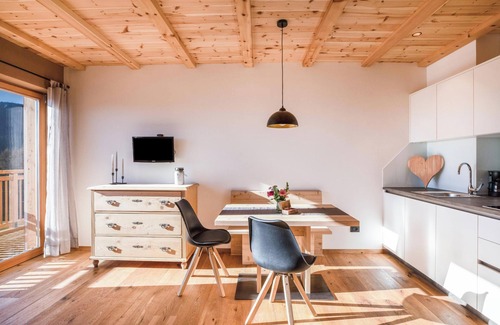 Senale San Felice Apartment | Holiday Apartment "Brugghof Lärche" with Mountain View, Garden, Balcony & Wi-Fi