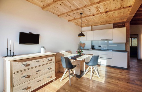 Senale San Felice Apartment | Holiday Apartment "Brugghof Lärche" with Mountain View, Garden, Balcony & Wi-Fi