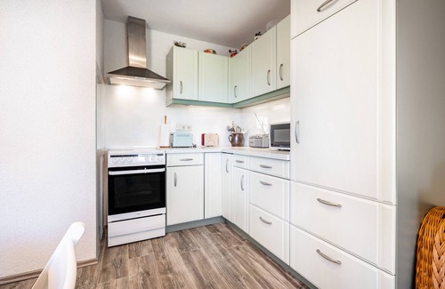 Blankensee Apartment | Holiday Apartment "Eichenhof" with Shared Terrace, Private Garden and Wi-Fi