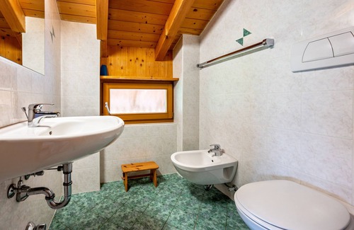 Vandoies Apartment | Holiday Apartment "Lindenhof Apt 3" with Balcony & Wi-Fi