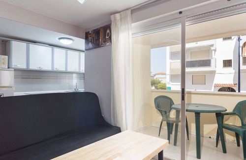 Miramar Beach Apartment | Holiday Apartment 'Miramar Beach' with Balcony and Wi-Fi