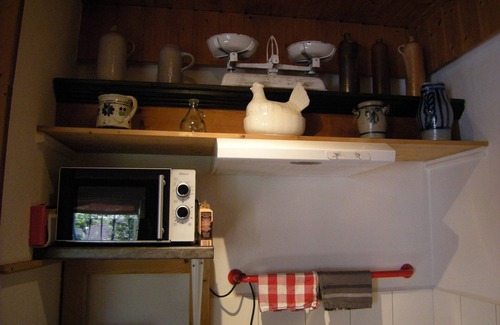 Dipperz Apartment | Holiday Apartment 'Rhön-Antik' with Mountain View, Shared Pool and Wi-Fi